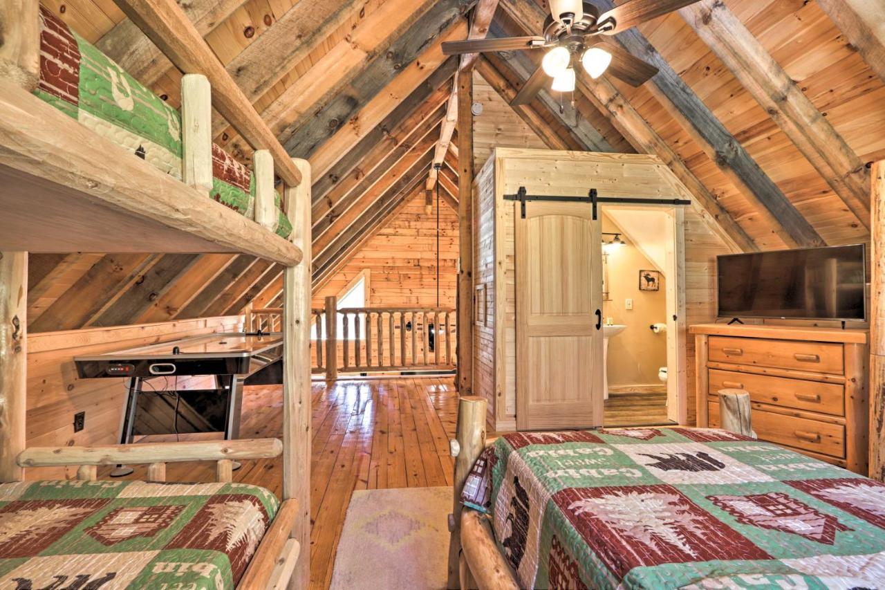 Gatlinburg Cabin With Loft And Game Room 1 Mi To Town Kültér fotó