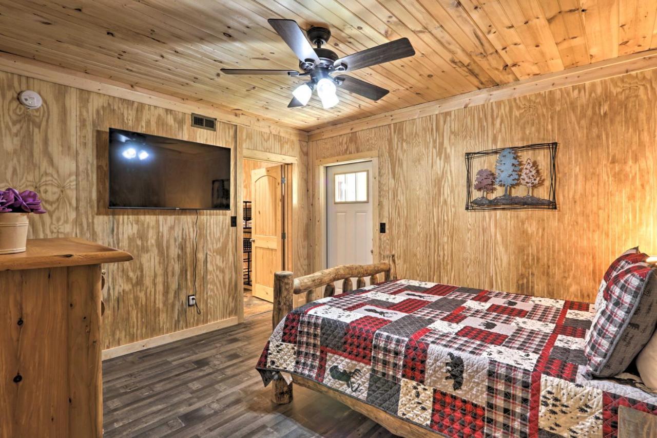 Gatlinburg Cabin With Loft And Game Room 1 Mi To Town Kültér fotó