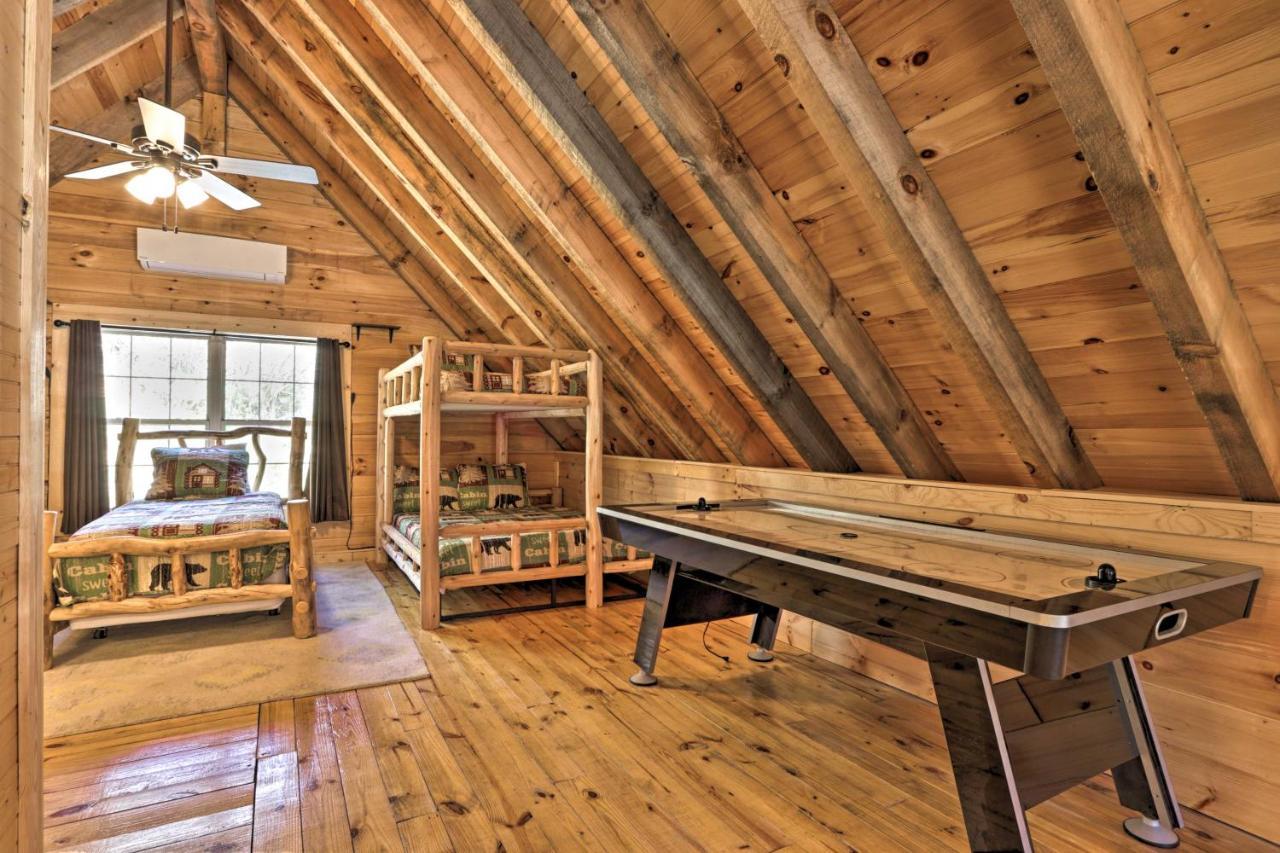 Gatlinburg Cabin With Loft And Game Room 1 Mi To Town Kültér fotó