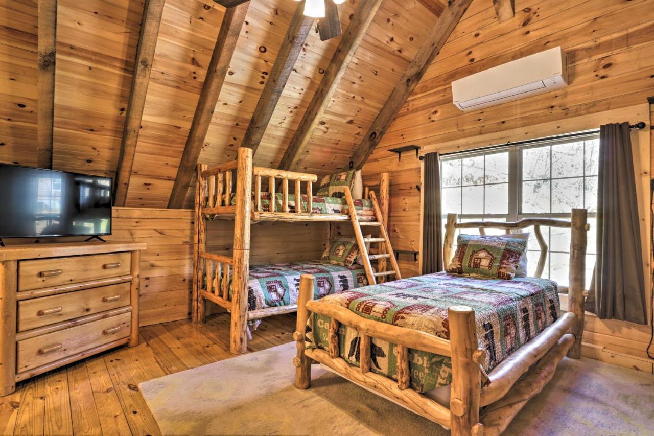 Gatlinburg Cabin With Loft And Game Room 1 Mi To Town Kültér fotó