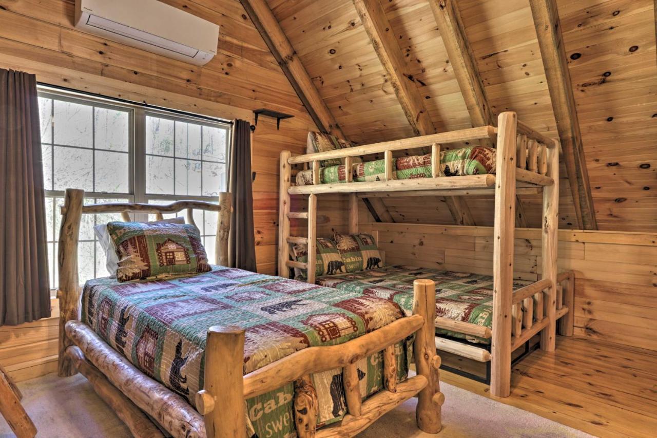 Gatlinburg Cabin With Loft And Game Room 1 Mi To Town Kültér fotó